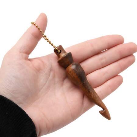 Chaveiro Agulha De Crochê Pragentemiuda Madeira 10cm