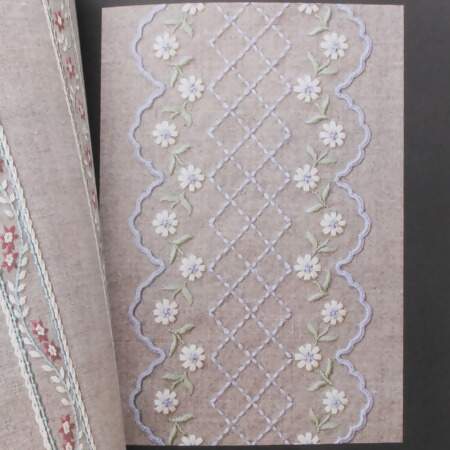 Livro Motifs Anciens En Broderie Traditionnelle & Ruban