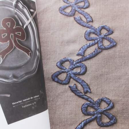Livro Motifs Anciens En Broderie Traditionnelle & Ruban