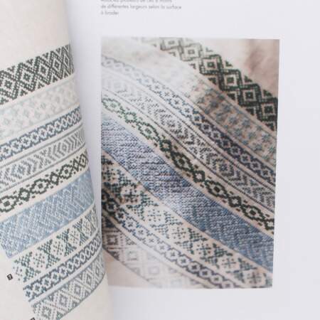 Livro Motifs Géométriques En Broderie Bargello & Point de Croix