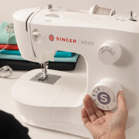 Máquina de Costura Doméstica Singer M2405 110V 