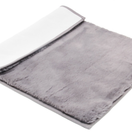 Tapete Pele de Coelho Cinza 50x70cm Antiderrapante