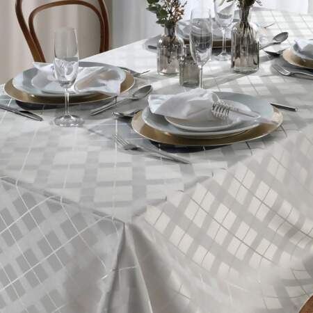 Toalha de Mesa Jacquard Requinte II Quadrada Dohler TJ-4872 1,40x1,40mts FL